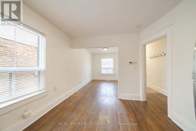 Building Photo - 542 Glebeholme Blvd