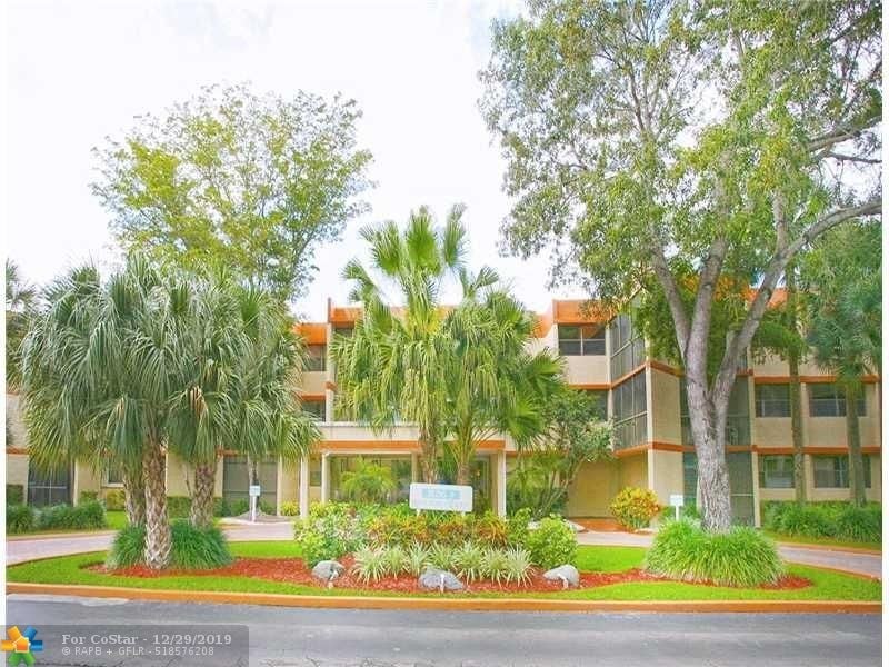 Primary Photo - 16475 Golf Club Rd