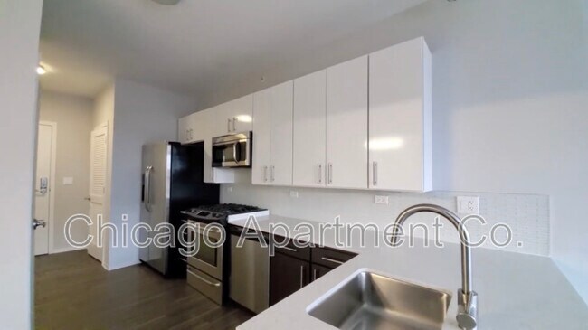 Foto del edificio - 801 W Adams St