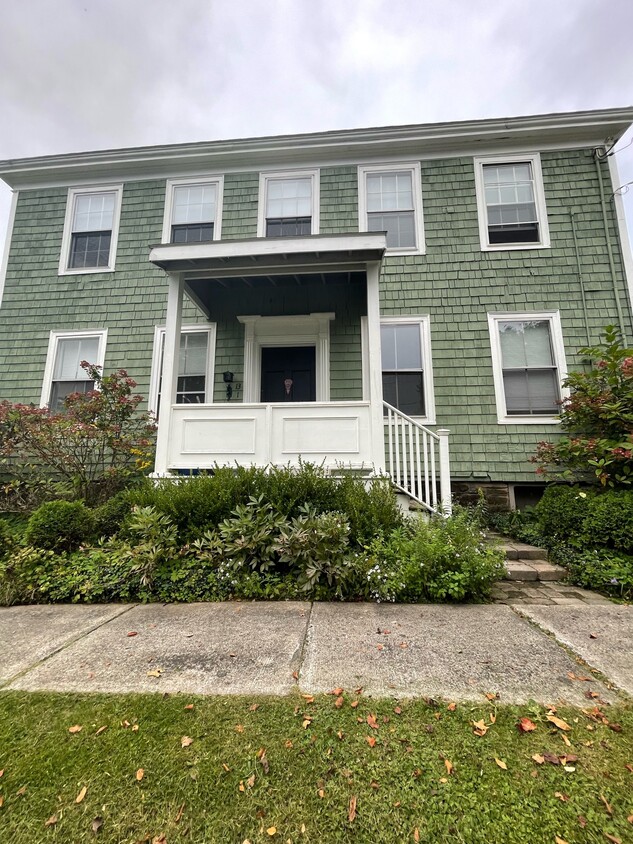 Private front porch entrance - 13 Center St