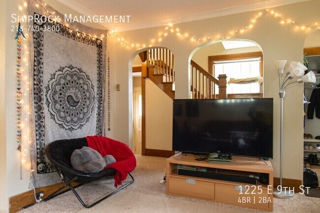 Foto del edificio - 1225 E Ninth St