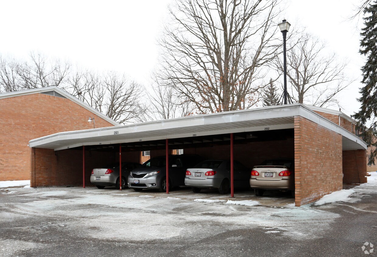 Jamestown Manor Apartments in Canton, OH