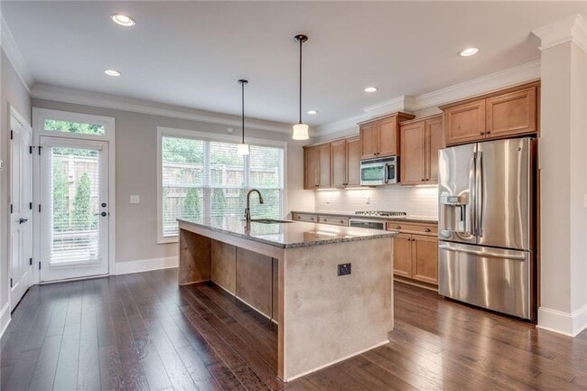 Building Photo - 1265 Linden Ct
