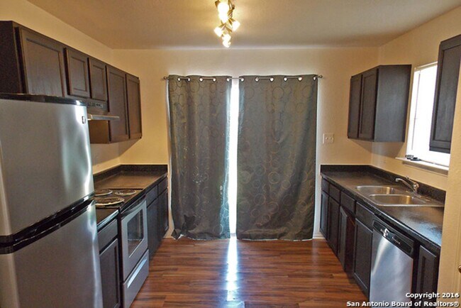 Building Photo - 3 Bedroom/2 Bath Meadow Brook Subdivision