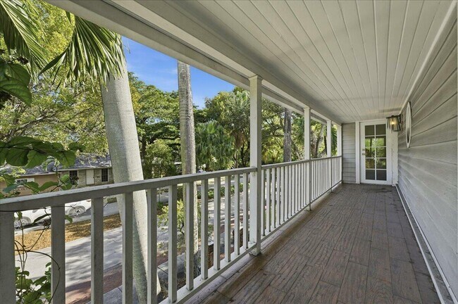 Foto del edificio - 459 NE 15th Ave