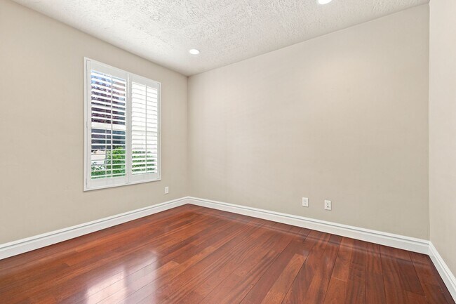Foto del edificio - Quiet & Spacious 4 Bed Holladay Home – Walk-In Closets & Big Backyard!!!