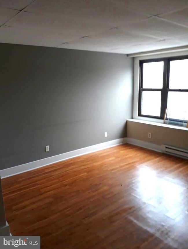 Building Photo - 213 E High St