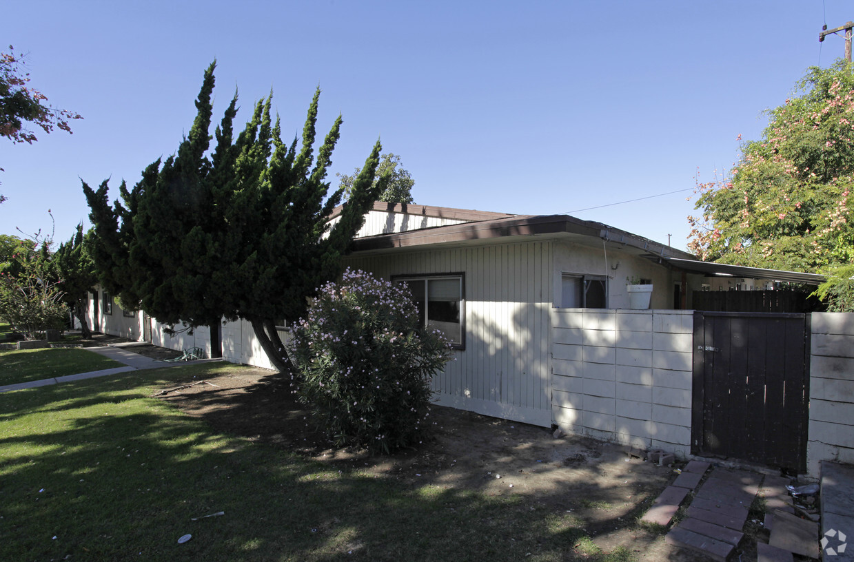 Primary Photo - 3411 W Orange Ave