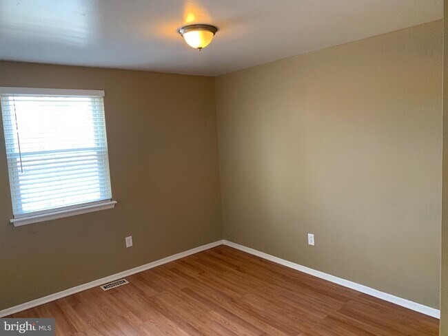 Foto del edificio - 22 Lynn Pl