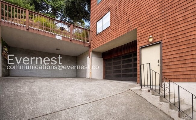Building Photo - 1-Bed/1-Bath Condo/Voucher Accepted/Available Now!