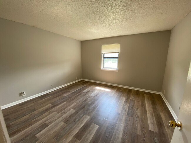 Foto del edificio - Lovely 1 bedroom condo in South Nashville! Private Balcony!