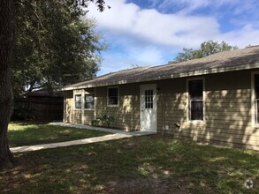 Building Photo - 39688 Meadowood Loop