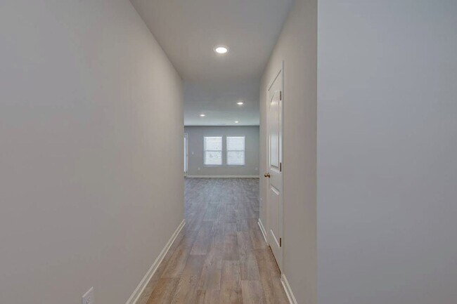 Foto del edificio - *** COMING SOON! ***  Spacious & Stylish 5...