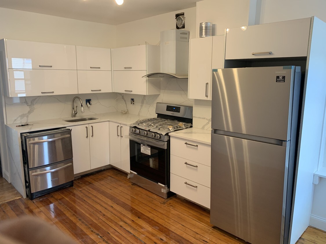 Primary Photo - 405 Saratoga St