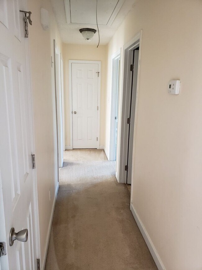 Foto del edificio - Nice 3 BD/ 2 BA Home