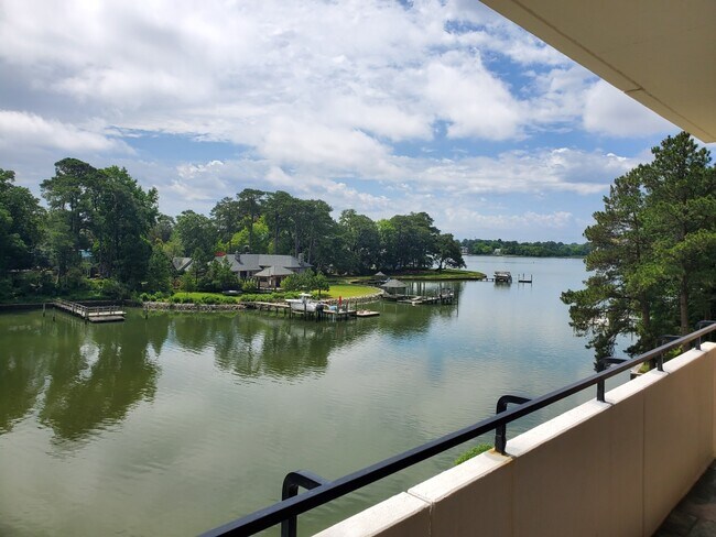 Building Photo - 7320 Glenroie Ave