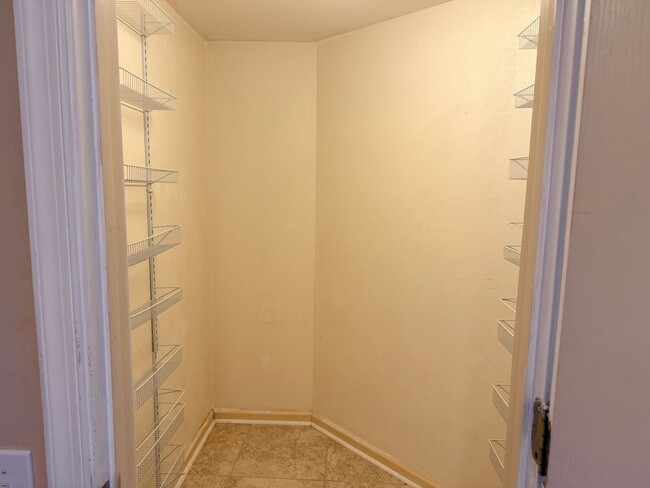 Building Photo - 5 bed 3 bath Single Family Home in VB