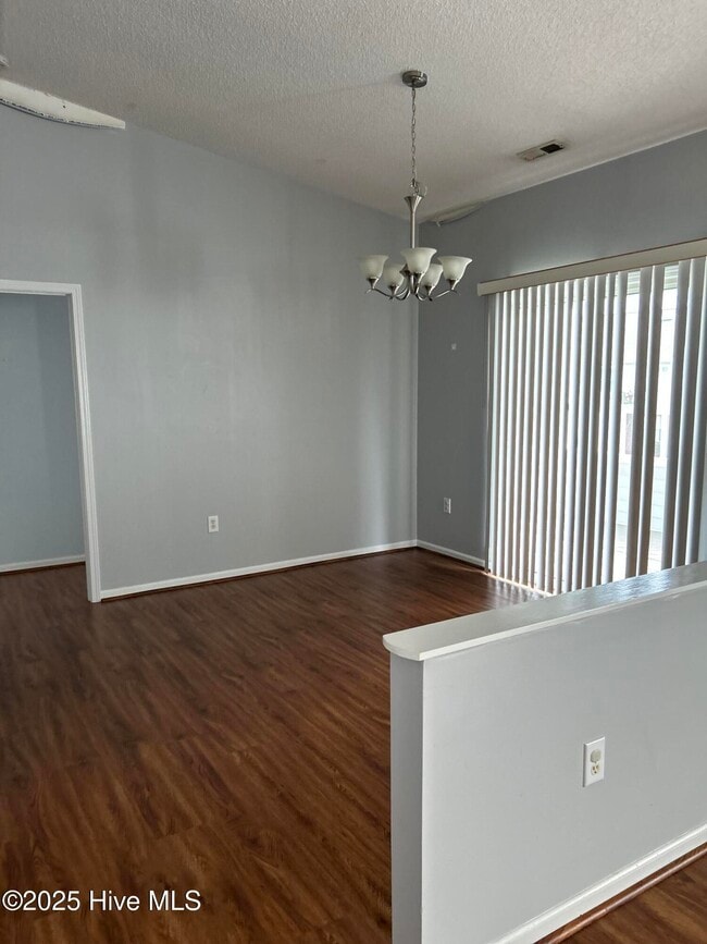 Building Photo - 4162 Breezewood Dr