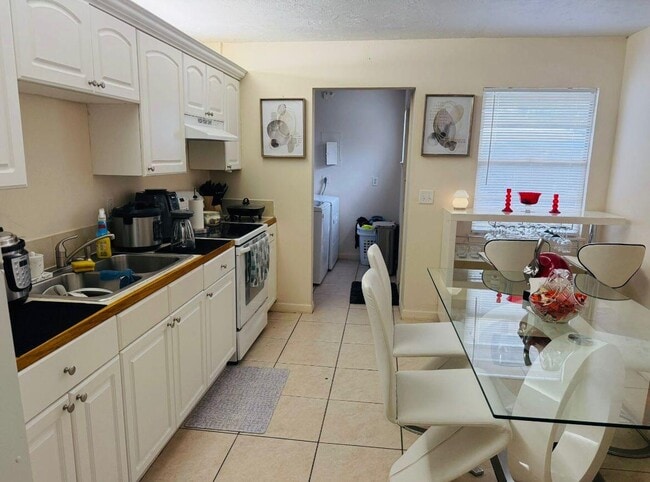 Foto del edificio - 150 Avocado Ave