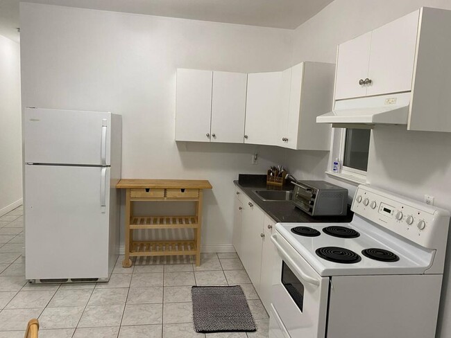 KITCHEN AREA - 4298 Boundary Rd