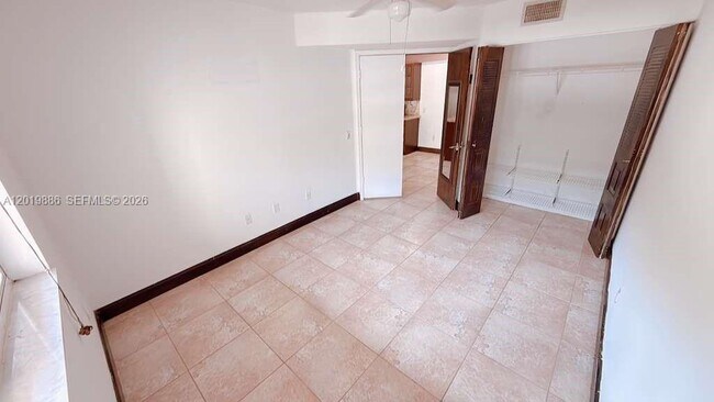 Foto del edificio - 470 S Park Rd