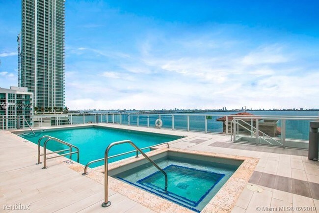 Building Photo - 2 br, 2 bath  - The Crimson Condo