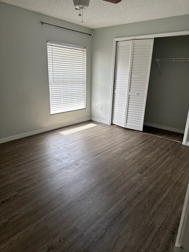 Foto del edificio - 6233 Yorktown Dr