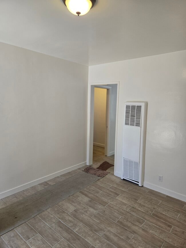 Building Photo - 417 1/2 S Savannah St