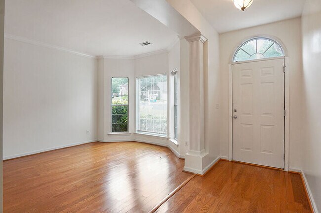 Foto del edificio - 164 Village Ln