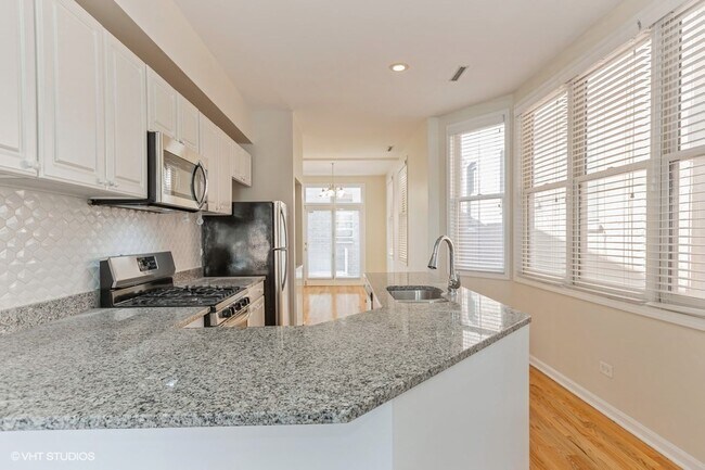 Foto del edificio - 823 W Armitage Ave