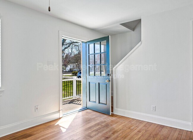 Building Photo - 205 Duncan St