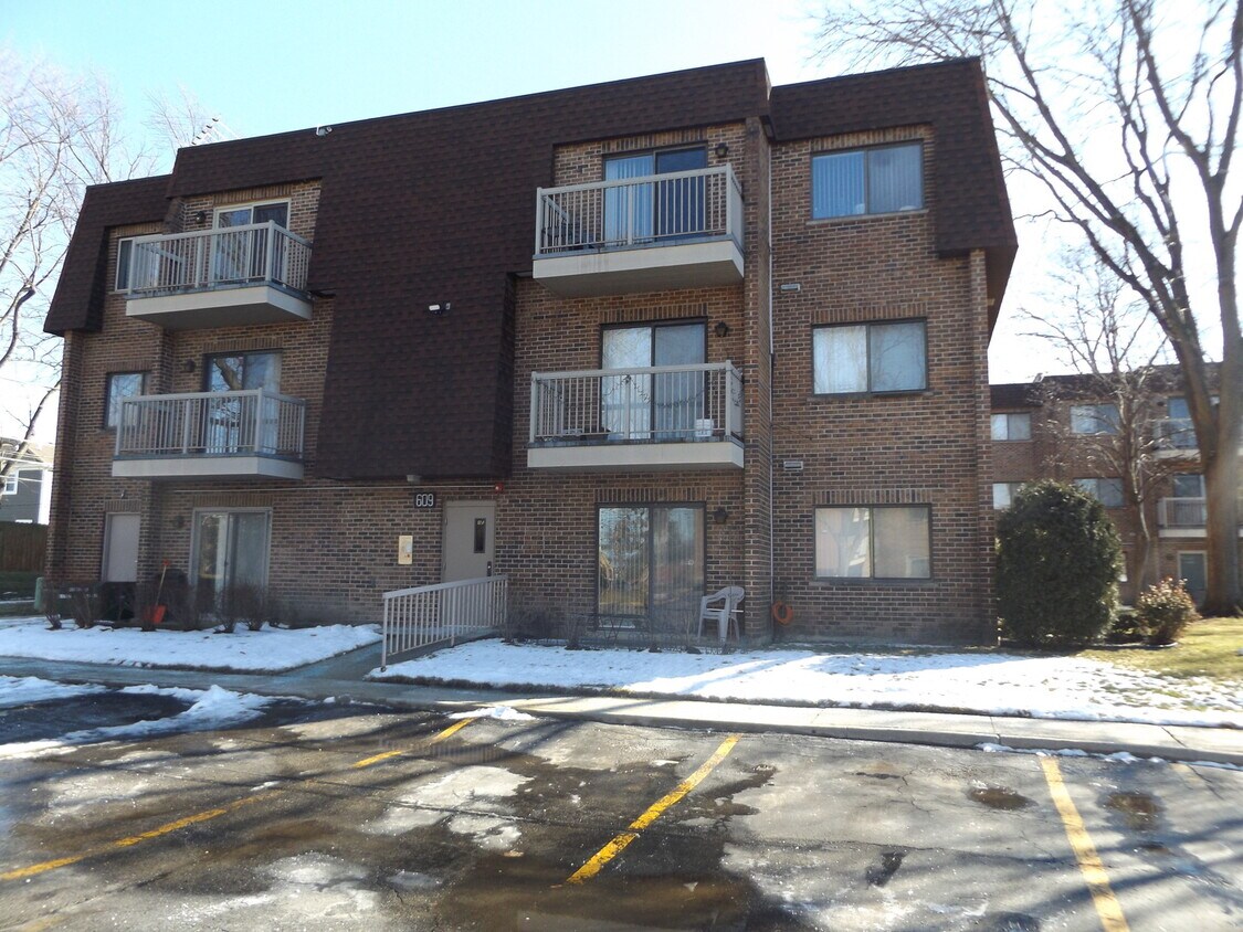 609 W Central Rd Unit C8, Mount Prospect, IL 60056 Condo for Rent in