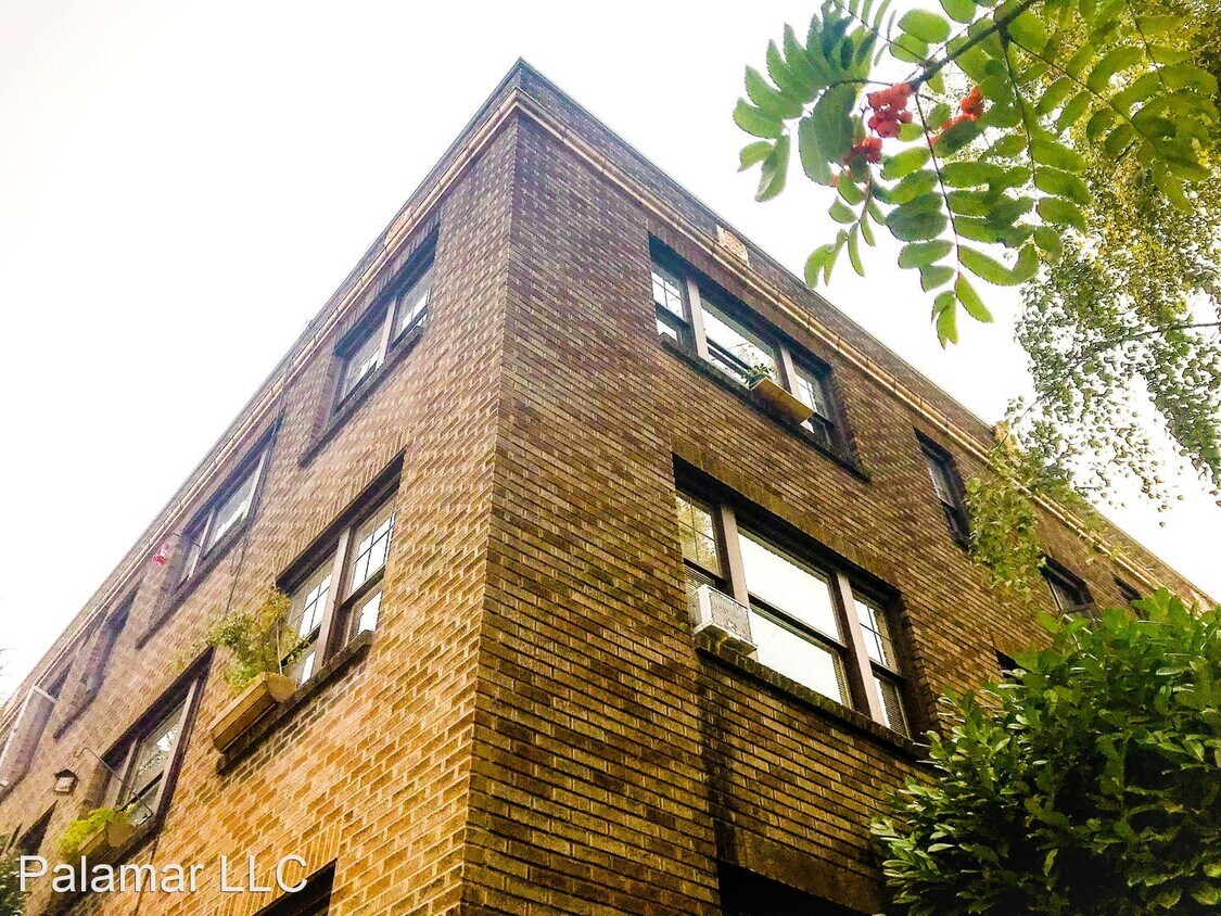 Building Photo - 1719 E Spring St