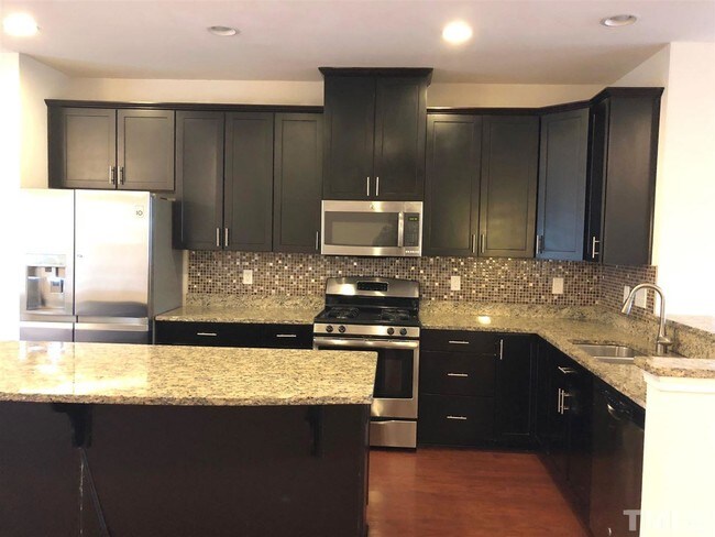 Building Photo - 635 Berry Chase Way