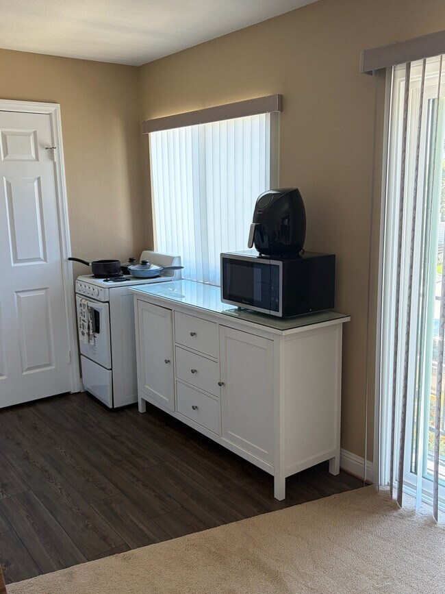 Foto del edificio - 8700 Rumson Dr