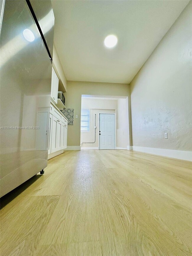 Building Photo - 2960 W Flagler St