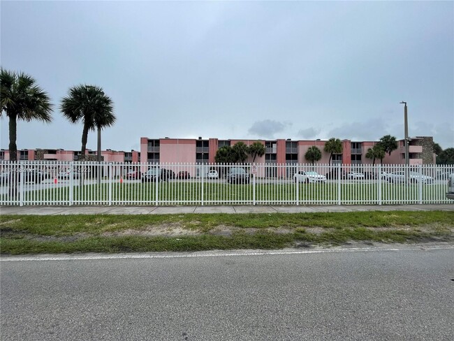Building Photo - 19701 SW 114th Ave