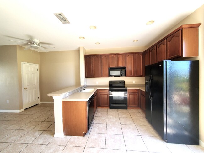Foto del edificio - 8784 Christie Dr
