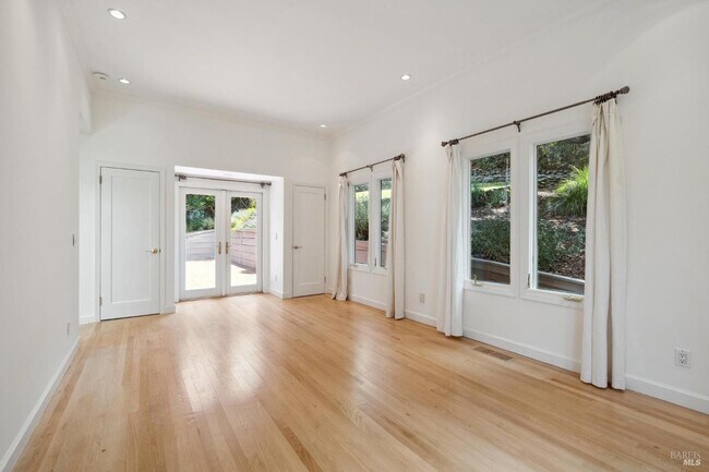 Foto del edificio - 125 Bayview Ave