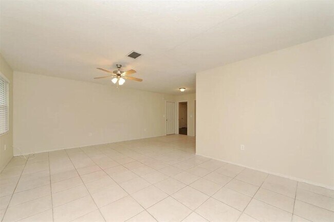 Building Photo - 3619 York Dr W