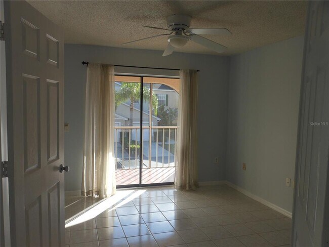 Foto del edificio - 3200 Charter Club Dr