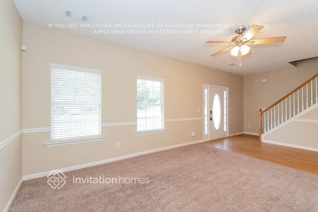 Building Photo - 23 Roxbury Ln