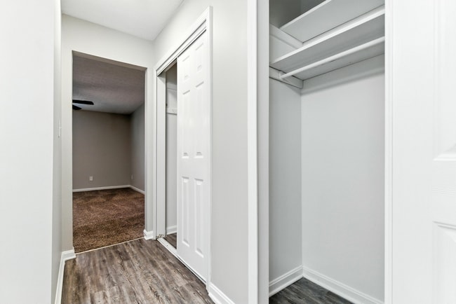 9400 Hurstbourne Park Blvd-102.jpg - The Rye Apartments