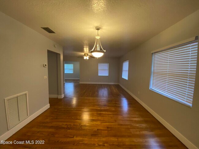 Foto del edificio - 1136 Indian River Ave