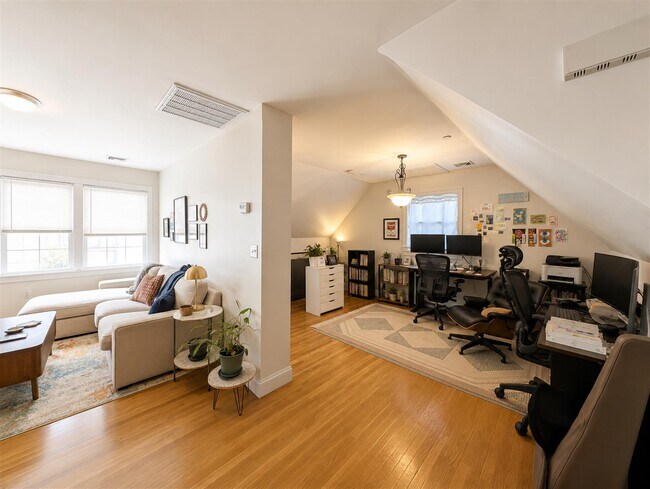 Foto del edificio - 89 Pearson Ave