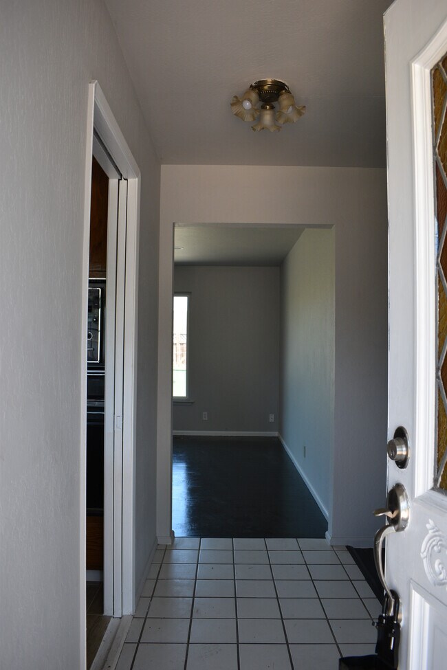 Building Photo - 5138 Eggers Dr