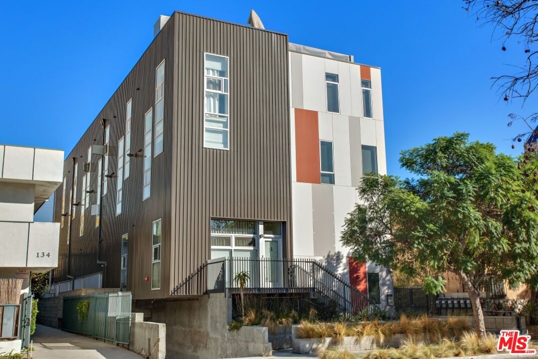 Primary Photo - 140 S Gramercy Pl