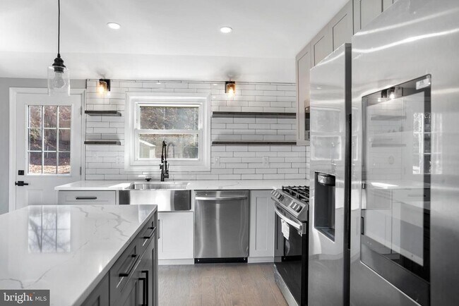 Building Photo - 5826 Galloway Dr