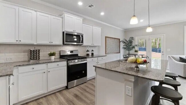 Foto del edificio - 72 Hughes Pl Dr