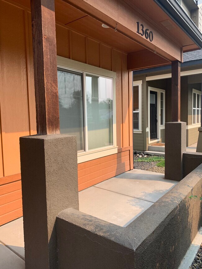 Front Patio - 1360 S Division Ave